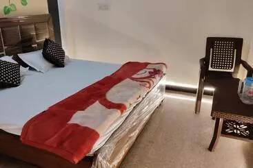 Hotel Pushpa Home Stay