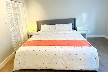 Pension Spacious Beautiful View Suite In Surrey City