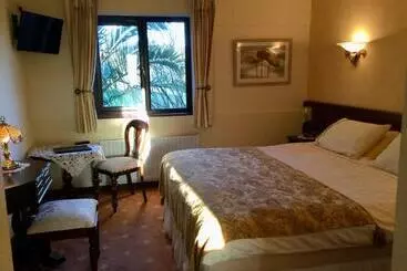 ペンション Corthna Lodge