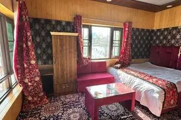 Pensiune Hideaway Cottages