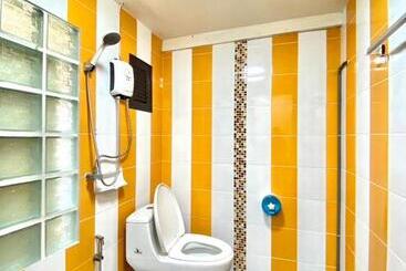 Bed and Breakfast ห้องพักบ้านริมหาด ปากน้ำปราณ