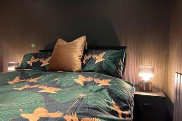 پانسیون Royal Regency Mansion   Lecia Cornwall Room