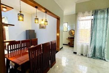 تختخواب و صبحانه Safi House