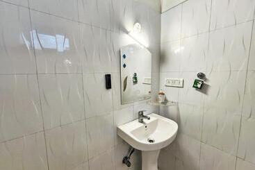 Page 3   A Riverside Hotel And Bar