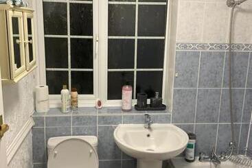 פנסיון Maye House