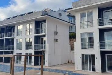 Отель Tropical Suits