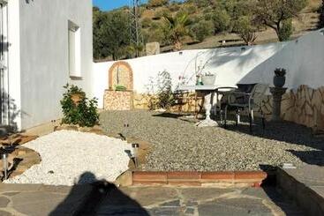 مبيت وإفطار Casa Ceratonia