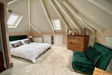 Bed and Breakfast Upton House