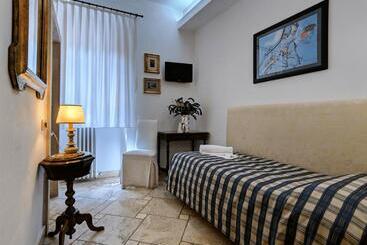 هتل B&b Siena In Centro  Diffuso