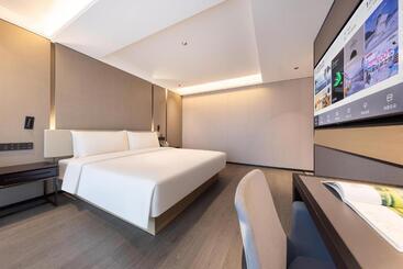 Atour Hotel Zhongshan Nantou Haiya Colorful City