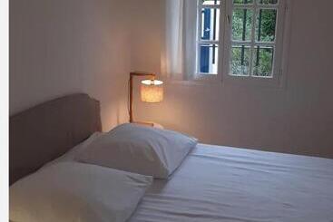 تختخواب و صبحانه Mendiska