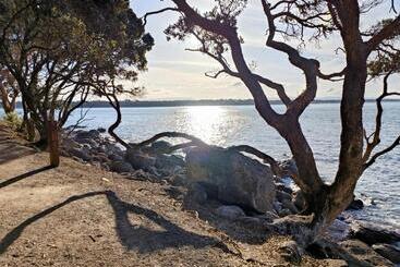 ベッドアンドブレックファースト Omanu Cottage