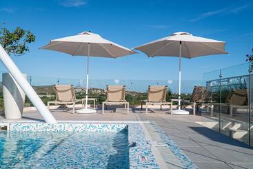 Flamboyan Hotel & Residences