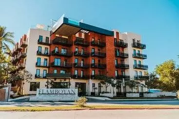 Flamboyan Hotel & Residences