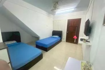 Otel Oyo 90910 Homestay D Lalang Inn
