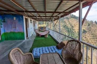 Bed and Breakfast Kanatal Kutir