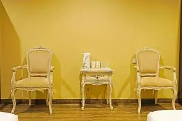 Hotelli Capital O 90557 Dedsaan Beach Village