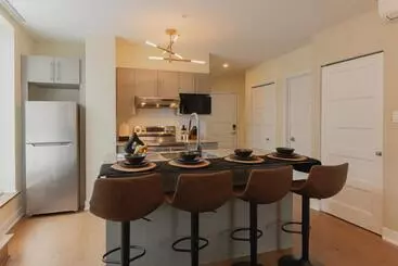 هتل آپارتمان Rozenhaus Montreal