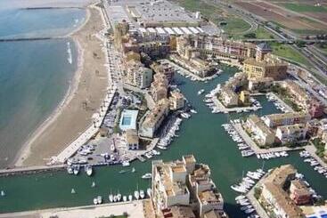 پانسیون Valencia Beach Room With Private Bathroom Coliving