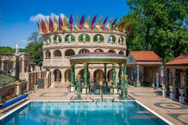 Отель Pałac Saturna