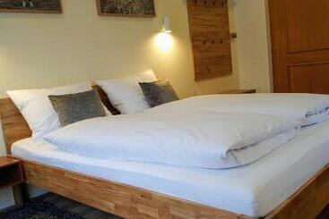 مبيت وإفطار Gästehaus Moser