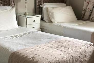 تختخواب و صبحانه Sli Na Mara