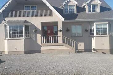 민박 The Curragh Country House Accommodation