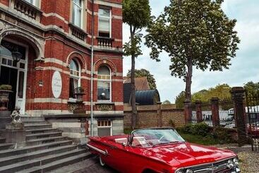 B&b  T Kasteel &  T Koetshuys