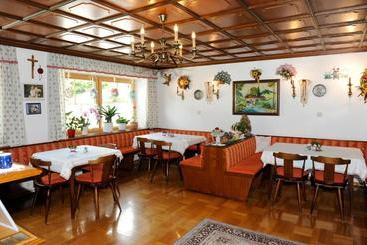 ベッドアンドブレックファースト Haus Dorfer