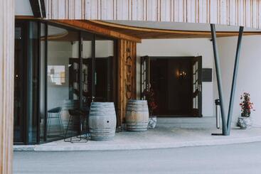 Отель Mons Suites Wine Passion