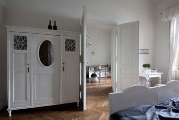 هتل Schlossvilla Miralago