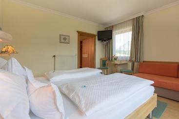 Landhotel Häuserl Im Wald