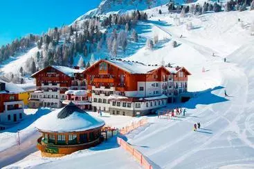 Superior Hotel Schneider Ski In & Ski Out