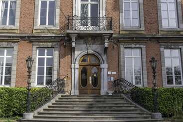 בית מלון כפרי Domaine Du Chateau De La Neuville