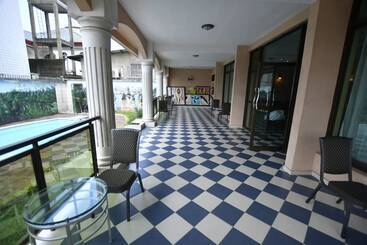 هتل Makepe Palace