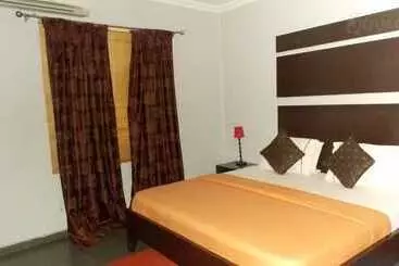 Hotel Precinct Comfort Services, Yaba