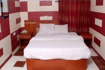 هتل Vic James Apartments