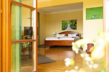 Sattlerhof Genießerhotel & Weingut