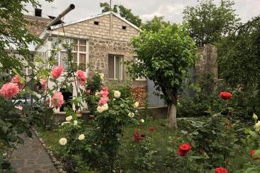 تختخواب و صبحانه Guesthouse   Ashot Shalunts