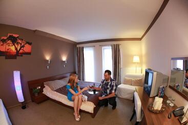 مبيت وإفطار Napraforgó Wellness Ház és Panzió