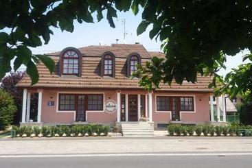 צימר Szilvia Gästehaus