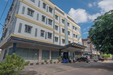 호텔 Reddoorz Premium Near Harbour Bay Mall Batam 2