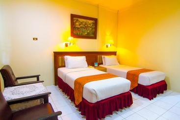 בית מלון כפרי Tanjung Pesona Beach Resort & Spa