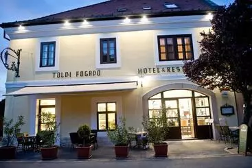 ホテル Toldi Fogadó