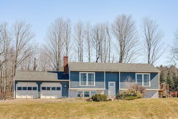 Mökkimajoitus Over Andover  Retreat W/ Hot Tub: Walk To Lake!