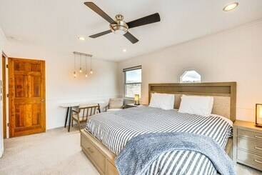 Сельский дом 10 Mi To Denver: Pet Friendly Arvada Home W/ Yard!