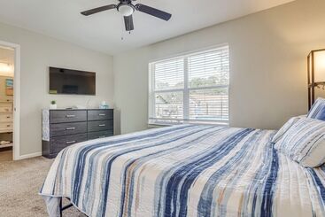 茅舍 Charming Pensacola Home W/ Screened Lanai & Grill!