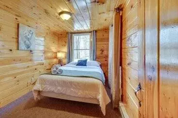 コテージ Cozy Laconia Cabin, Close To Winnipesaukee Pier!