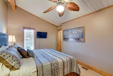 コテージ Private Dock: Lakefront Sunrise Beach Home