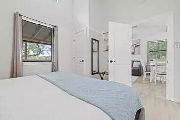 Paintbrush Waterfront Cottage